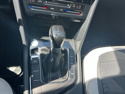 Certified 2025 Volkswagen Taos SE w/ Panoramic Sunroof Package FWD image 55