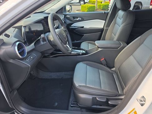 New 2026 Chevrolet Trax LT w/ Driver Confidence Package FWD image 21