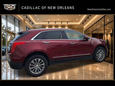 Used 2017 Cadillac XT5 Luxury w/ Driver Awareness Package FWD image 3