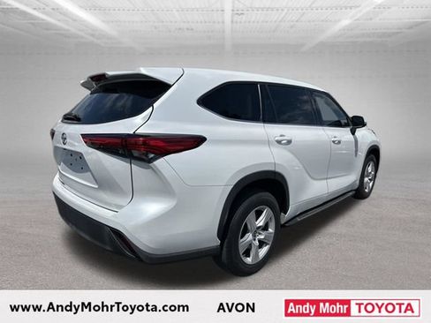 Used 2022 Toyota Highlander L FWD image 8
