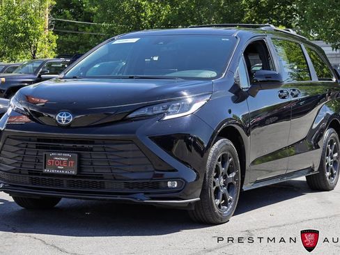 Used 2025 Toyota Sienna XLE Woodland Edition AWD/4WD image 16