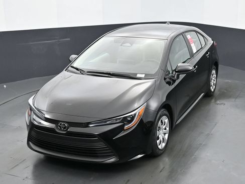Used 2025 Toyota Corolla LE FWD image 27
