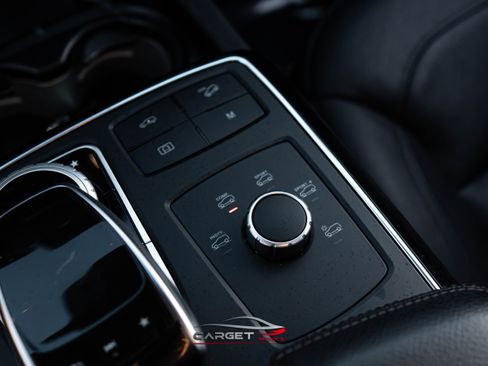 Used 2018 Mercedes-Benz GLE 43 AMG 4MATIC w/ Parking Assist Package image 37