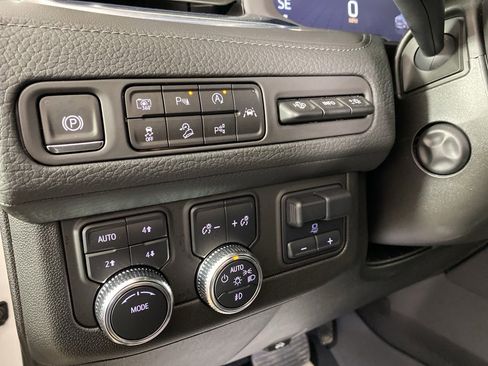 Used 2024 GMC Yukon Denali w/ Advanced Technology Package image 26