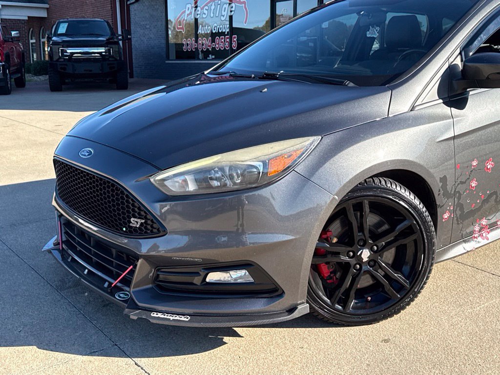 Used 2017 Ford Focus ST w/ Equipment Group 402A FWD image 23