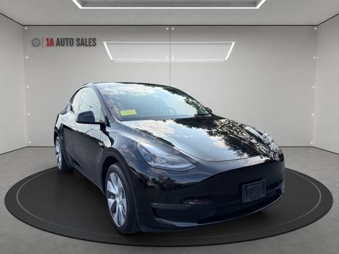 Used 2023 Tesla Model Y Long Range AWD/4WD image 7