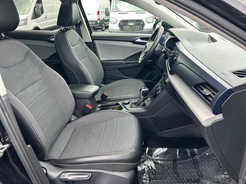 Used 2022 Volkswagen Taos SE w/ Panoramic Sunroof Package AWD/4WD image 19