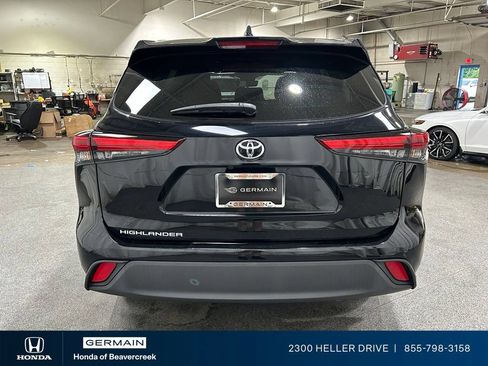 Used 2020 Toyota Highlander XLE AWD/4WD image 7