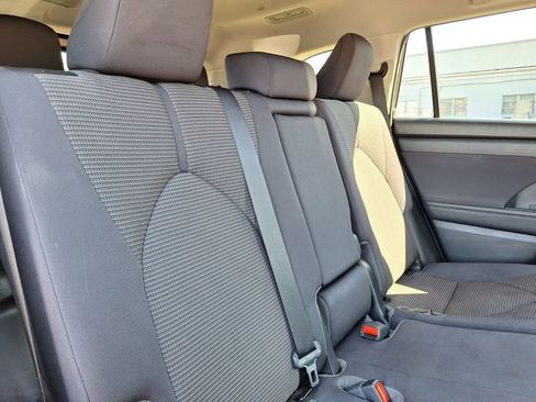 Used 2021 Toyota Highlander LE image 29