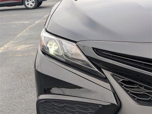 Used 2023 Toyota Camry SE image 10