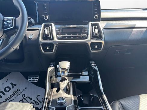 Used 2022 Kia Sorento SX image 11