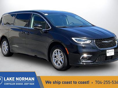 Certified 2023 Chrysler Pacifica Touring-L