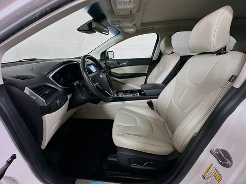 Used 2019 Ford Edge Titanium w/ Equipment Group 301A AWD/4WD image 13