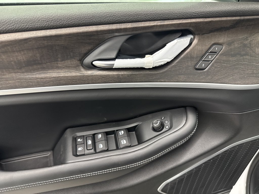 New 2026 Jeep Grand Cherokee Limited AWD/4WD image 15