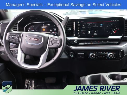 Used 2025 GMC Sierra 1500 SLT AWD/4WD image 18