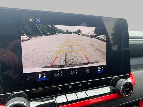 Used 2024 Chevrolet Colorado Trail Boss w/ Technology Package AWD/4WD image 18