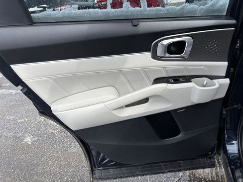 Certified 2023 Kia Sorento SX Prestige w/ Panoramic Sunroof Package image 13