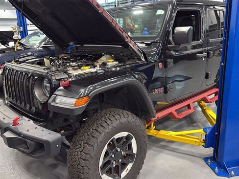 Used 2021 Jeep Wrangler Unlimited Rubicon AWD/4WD image 3