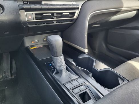 Used 2025 Toyota Camry LE image 12