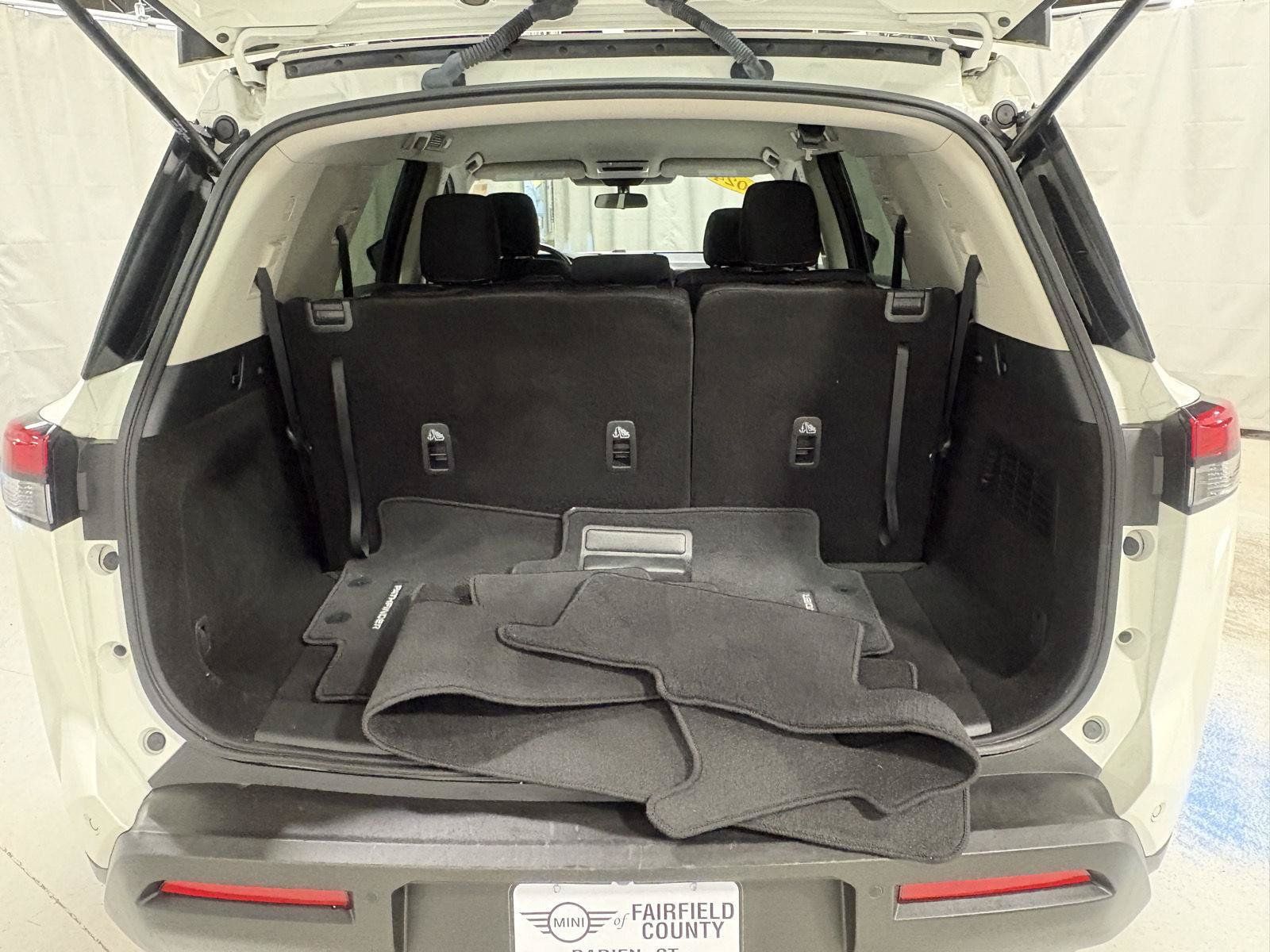 Used 2024 Nissan Pathfinder SV AWD/4WD image 23