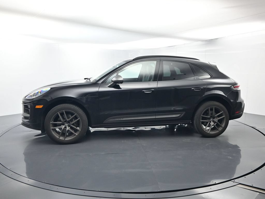 Used 2025 Porsche Macan AWD/4WD image 2