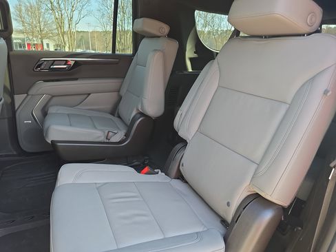 Used 2025 Chevrolet Suburban Z71 w/ Comfort Package image 15