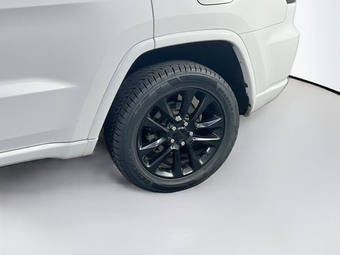 Used 2022 Jeep Grand Cherokee Laredo X image 30