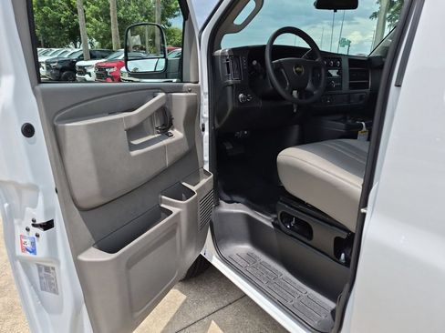 New 2026 Chevrolet Express 3500 RWD image 7