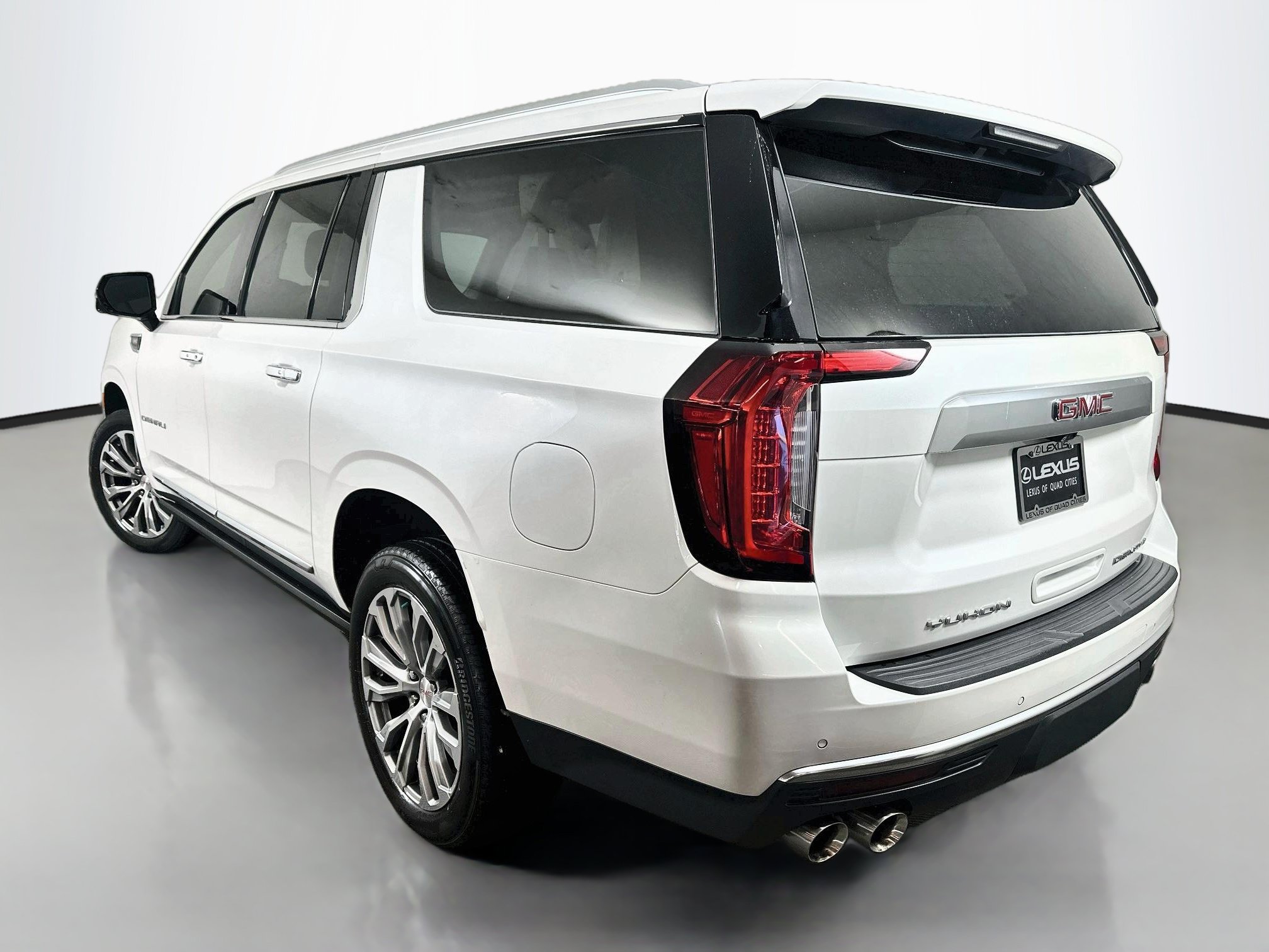 Used 2021 GMC Yukon XL Denali w/ Denali Premium Package AWD/4WD image 5
