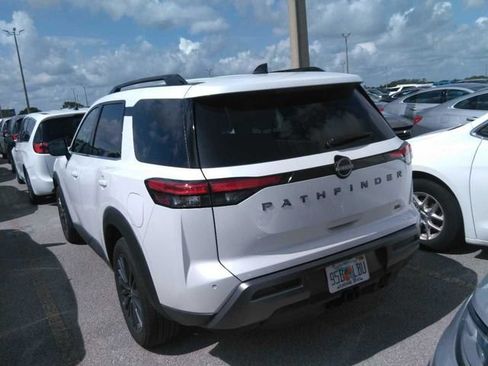 Certified 2026 Nissan Pathfinder SL w/ SL Premium Package FWD image 2