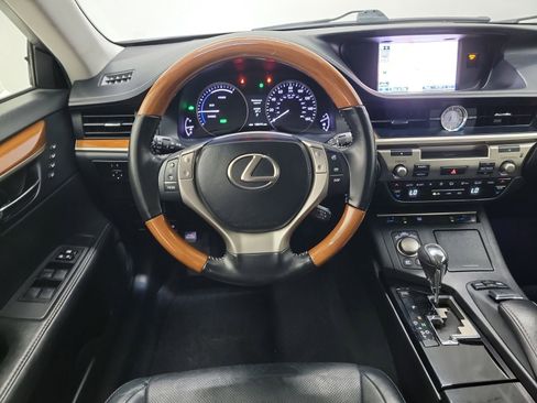 Used 2013 Lexus ES 300h w/ Luxury Pkg FWD image 16