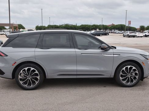 New 2026 Lincoln Nautilus Reserve AWD/4WD image 12