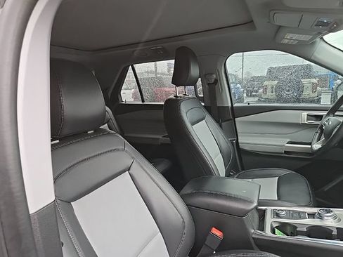 Used 2023 Ford Explorer XLT w/ Equipment Group 202A AWD/4WD image 3
