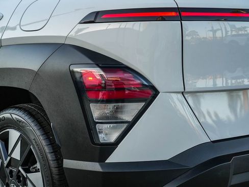 Used 2025 Hyundai Kona SEL FWD image 11