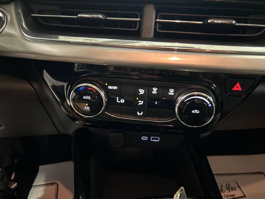 Used 2025 Chevrolet Trax LT FWD image 17