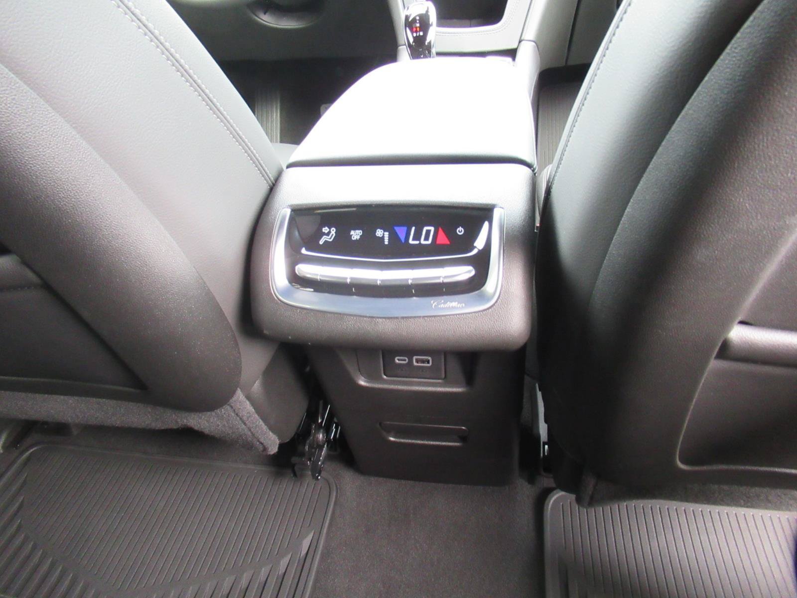 Used 2025 Cadillac XT6 Luxury FWD image 34