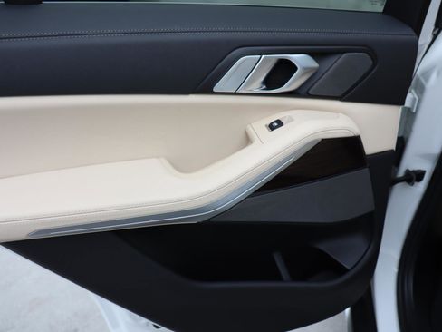 Used 2021 BMW X5 sDrive40i w/ Premium Package image 12