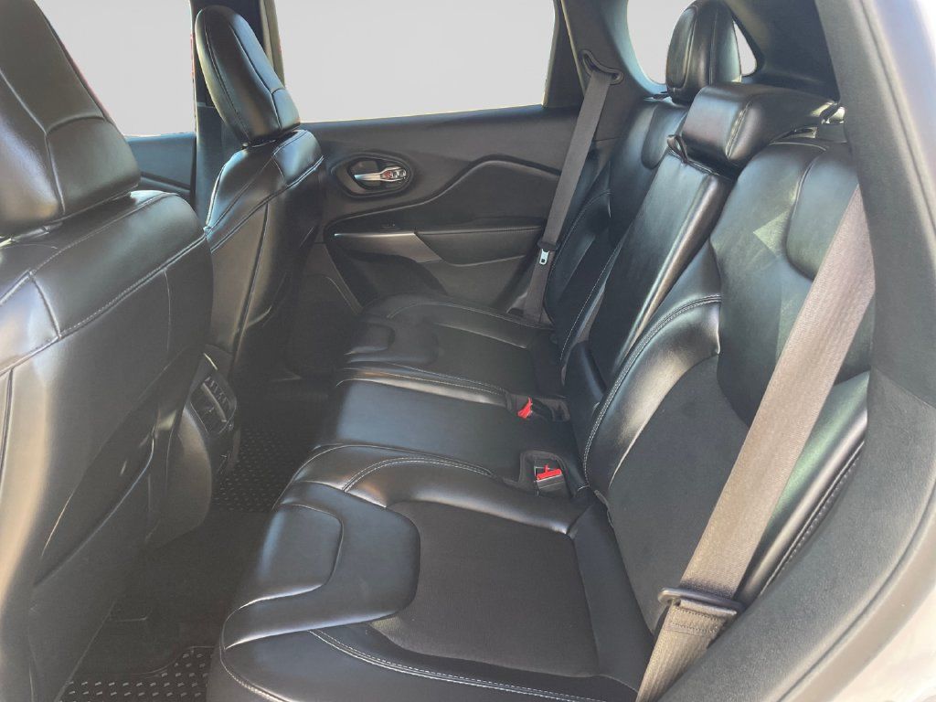 Certified 2020 Jeep Cherokee Latitude Plus w/ Comfort/Convenience Group AWD/4WD image 19