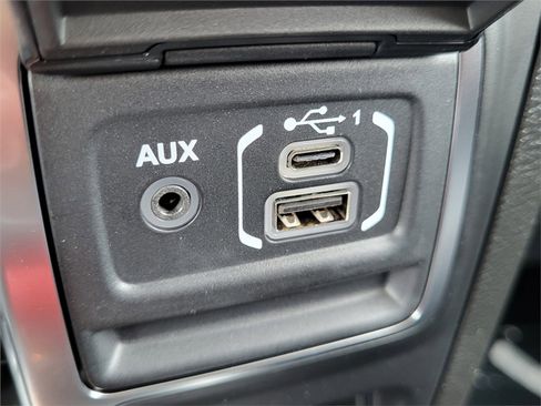 Used 2023 Jeep Wrangler Sahara image 18