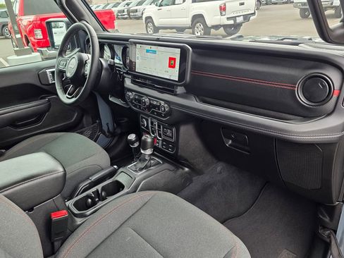 Used 2025 Jeep Wrangler Unlimited Rubicon image 9