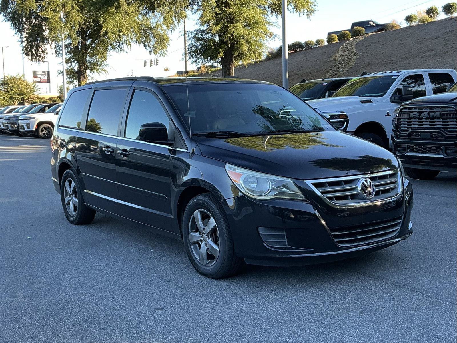 Used 2011 Volkswagen Routan SE FWD image 7