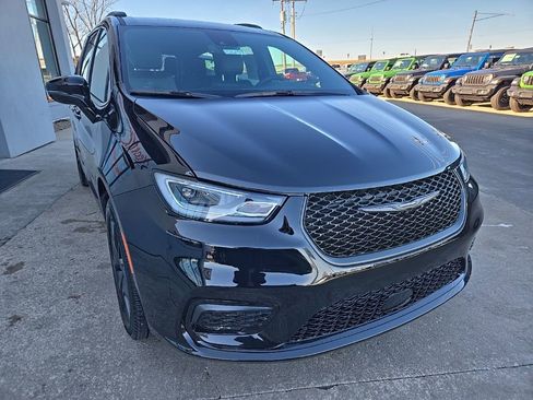 New 2026 Chrysler Pacifica Select w/ S Appearance Package image 14