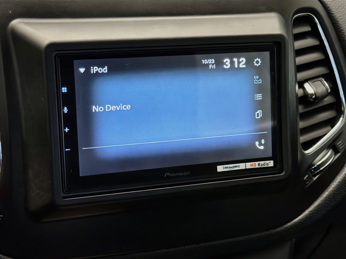 Used 2020 Jeep Compass Latitude FWD image 9