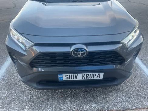 Used 2020 Toyota RAV4 XLE image 11