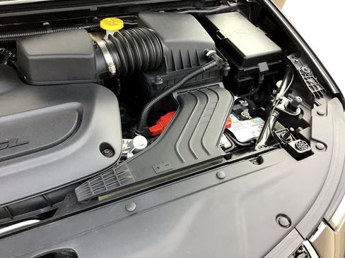 Used 2022 Chrysler Pacifica Touring-L image 58