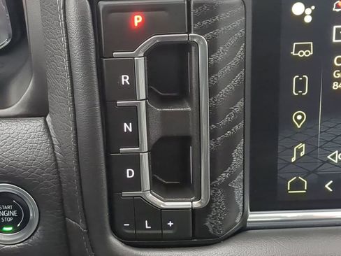 Used 2024 GMC Yukon Denali image 17