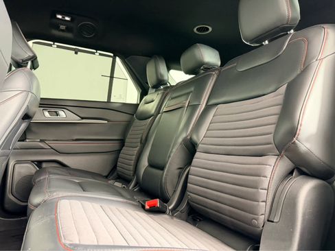 Used 2025 Ford Explorer ST-Line w/ Premium Package image 18