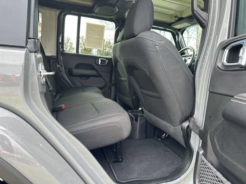 Used 2021 Jeep Wrangler Unlimited Sahara w/ Uconnect 4C Nav & Sound Group AWD/4WD image 32