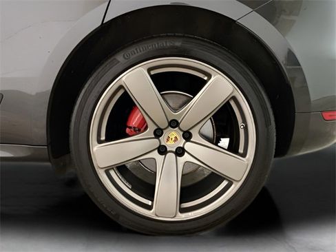 Used 2017 Porsche Macan GTS w/ Premium Package Plus image 18