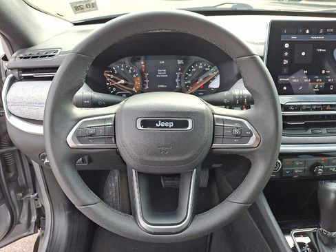 Used 2023 Jeep Compass Latitude image 16
